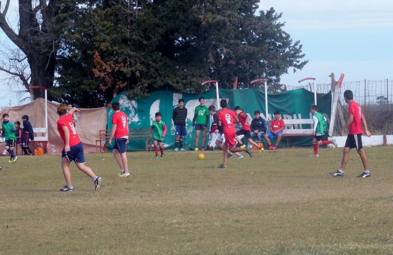 Santa Fe Juega disputó el torneo de fútbol en el Club Maciel