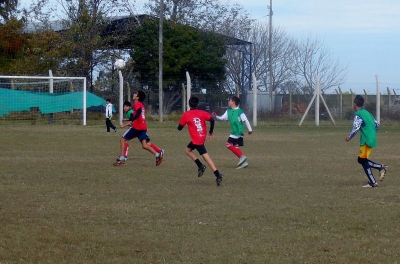 Santa Fe Juega disputó el torneo de fútbol en el Club Maciel