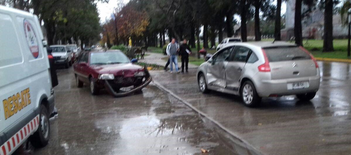 Dos vecinos de Barrancas chocaron en una esquina de la localidad