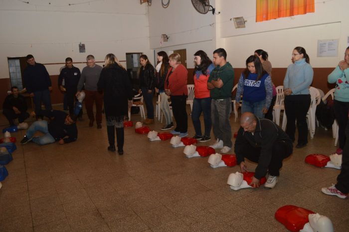 Más de 60 oliverenses aprendieron a realizar RCP