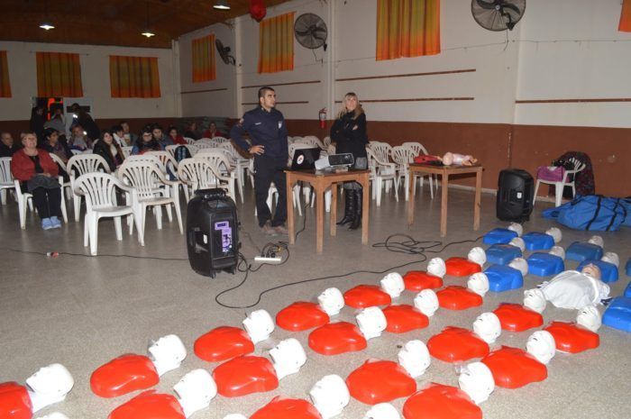 Más de 60 oliverenses aprendieron a realizar RCP