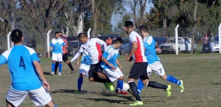 Totorense: dos punteros y cuatro escoltas con igualdad de puntos