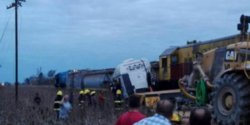 Un tren arrolló a un camión sobre Ruta 65