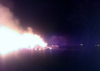 Maciel: ardió una montaña de desechos sobre el acceso a autopista