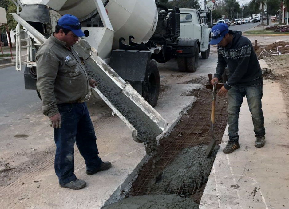 Finalizó la colocación de los tubos de desagüe sobre Ruta 11 en Oliveros