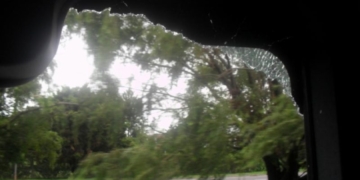 Clason: Un colectivo destrozado y dos heridos tras un accidente