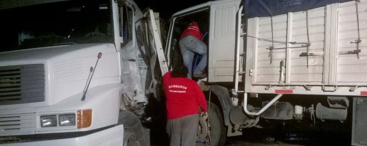 Dos heridos en un choque entre tres camiones sobre Ruta 91