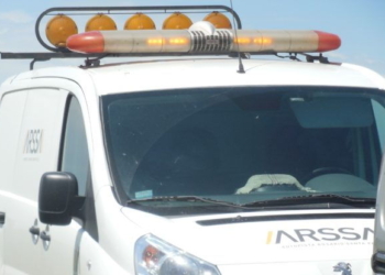 Un camión volcó y provocó inconvenientes en Villa La Ribera