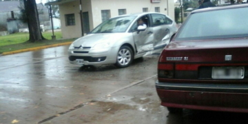 Dos vecinos de Barrancas chocaron en una esquina de la localidad