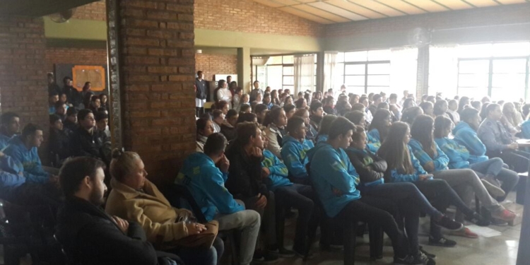 Alumnos participaron de una charla de prevención de grooming