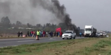 Piquete sobre la autopista Rosario Santa Fe por reclamo social