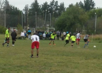 Tragedia: un joven murió mientras disputaba un partido de fútbol