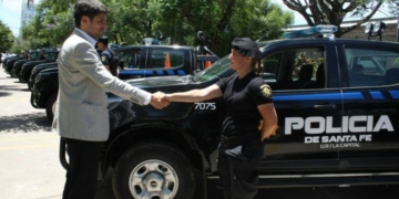 Pullaro entregará 13 camionetas policiales en localidades de la zona