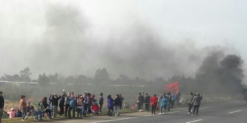 Manifestantes esperan respuestas antes de volver a cortar la autopista