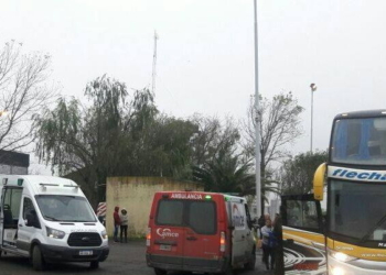Autopista: una mujer murió a bordo de un colectivo