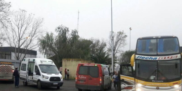 Autopista: una mujer murió a bordo de un colectivo