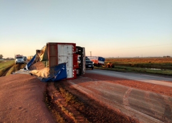 Ruta 34: volcó un camión y dos autos chocaron al querer pasar