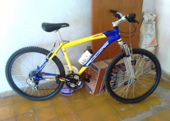 Robaron la bicicleta de un joven de Maciel fuera de un local comercial
