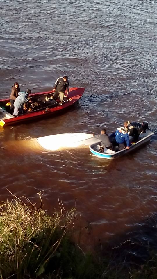 Una embarcación se dio vuelta en Gaboto y sus ocupantes fueron rescatados