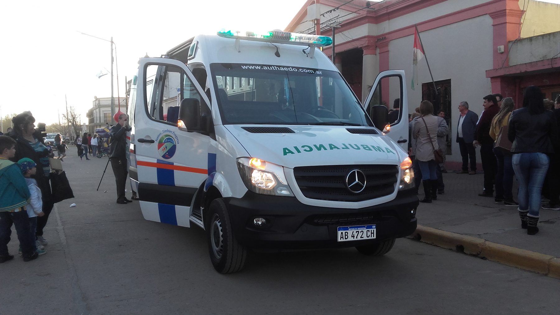 Timbues presentó su ambulancia y anunciaron que llegará una segunda unidad