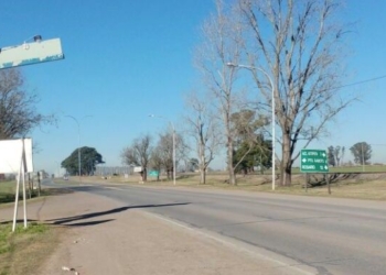 Un auto impactó contra una columna sobre Ruta 11 en Maciel