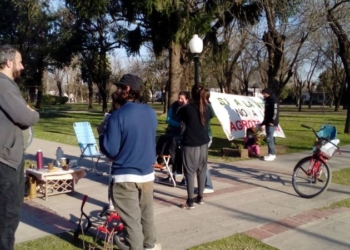Vecinos de Andino comenzaron a firmar para modificar la ordenanza de fumigación