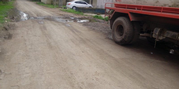 Vecinos de Totoras indignados por residuos cloacales en plena calle