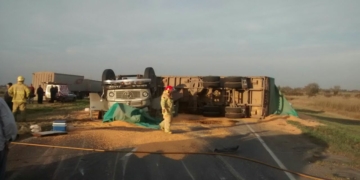 Un hombre murió en un accidente entre un camión y una camioneta