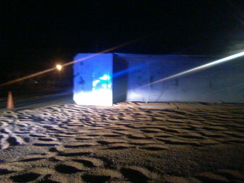 San Genaro: un camión chocó con un auto y volcó sobre la calzada