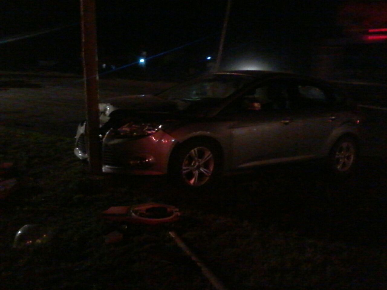 San Genaro: un camión chocó con un auto y volcó sobre la calzada