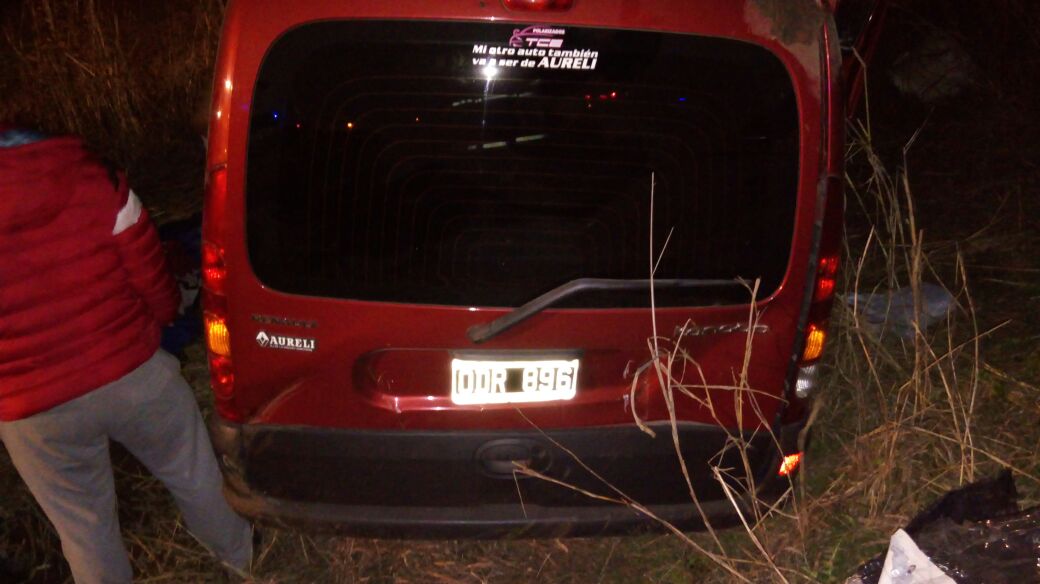 Despistó y volcó una camioneta sobre Ruta 65