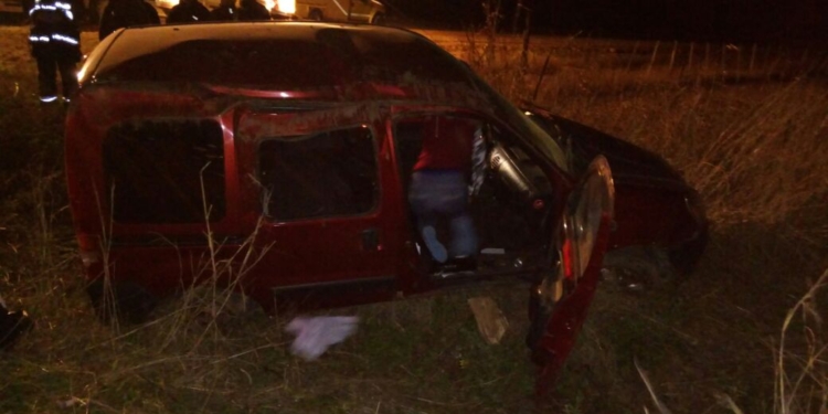 Despistó y volcó una camioneta sobre Ruta 65