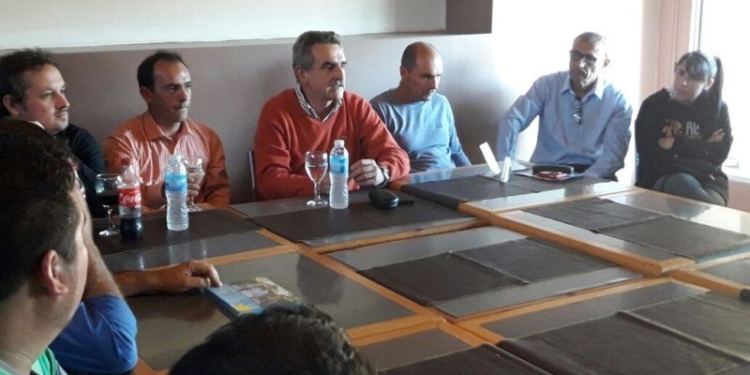 Agustín Rossi pasó por Timbúes y pidió «frenar a Macri»