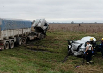 Dos heridos tras un choque entre un camión y un auto en Ruta 34