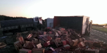 Tres camiones y una moto protagonizaron dos accidentes en autopista