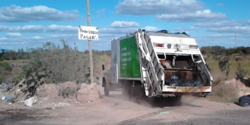 Un nene fue internado tras caer de un camión municipal