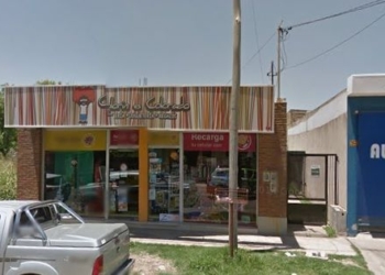 Asaltaron un Rapipago a punta de pistola y buscan a los delincuentes