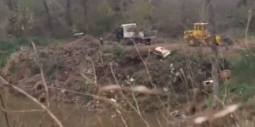 ¿Contención o contaminación? polémica en las barrancas de Oliveros