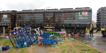 Un camión y un tren fueron partícipes de un nuevo accidente en las vías