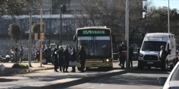 Un hombre murió tras ser arrollado por un colectivo