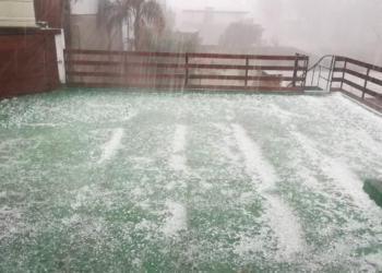 Totoras también registró caída de granizo en medio de la tormenta