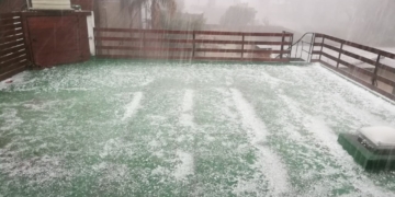 Totoras también registró caída de granizo en medio de la tormenta