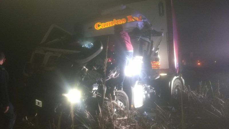 Un hombre quedó atrapado tras un choque entre camiones en ruta 34