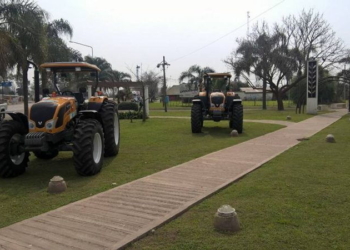 San Genaro y Totoras recibieron tractores por el Plan Equipar