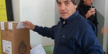 Oliveros: un precandidato a diputado nacional sorprendió en una mesa