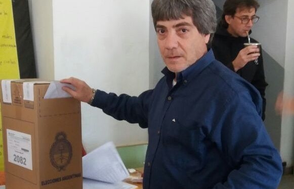Oliveros: un precandidato a diputado nacional sorprendió en una mesa