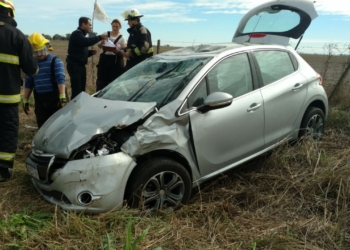 Una mujer volcó con su auto sobre Ruta  65
