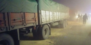 Clason: choque frontal entre dos camiones