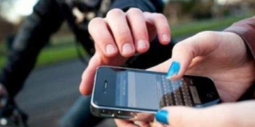 Asaltaron y golpearon a una joven macielense en Rosario