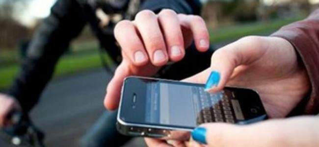 Asaltaron y golpearon a una joven macielense en Rosario